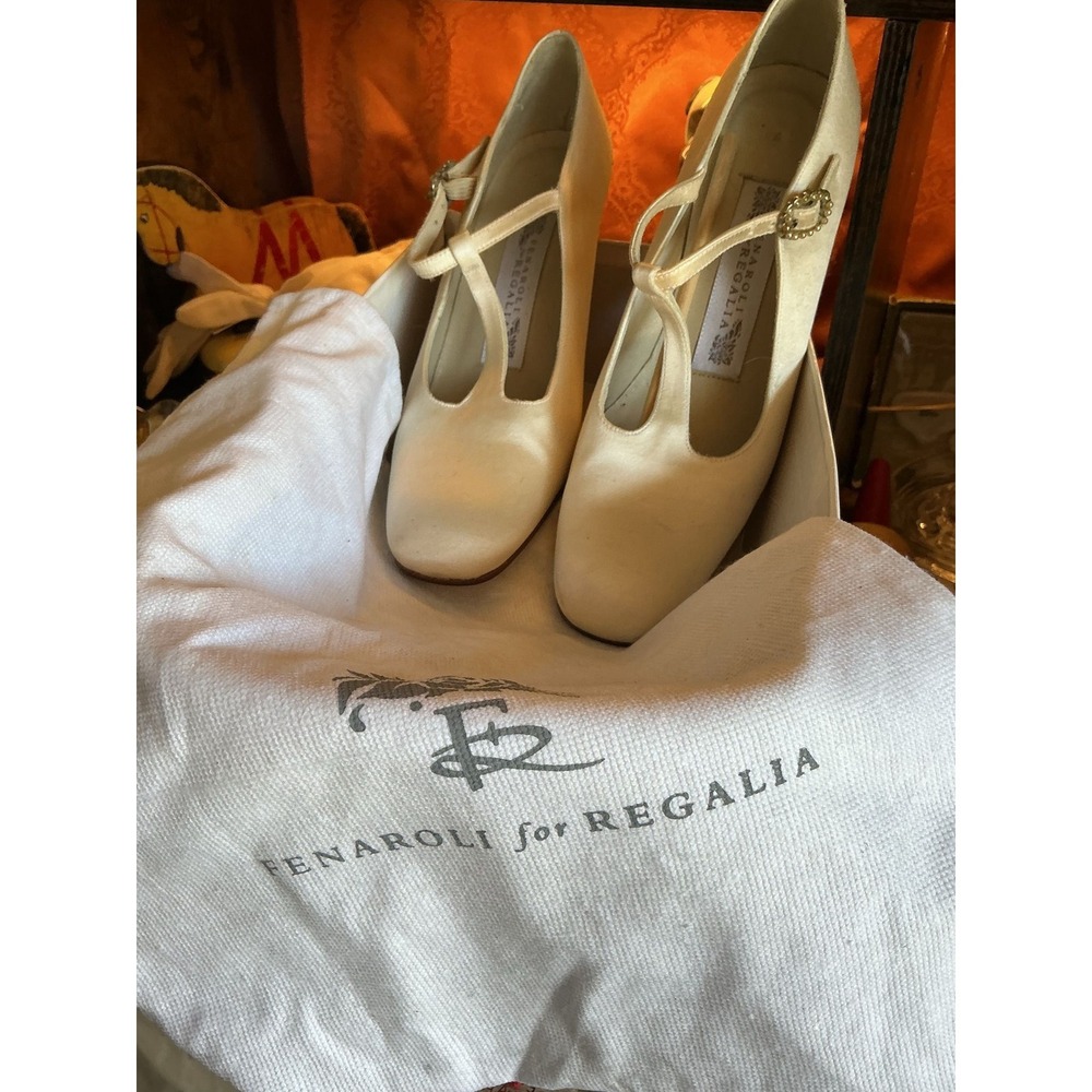 Vintage satin wedding shoes 6 1/2.